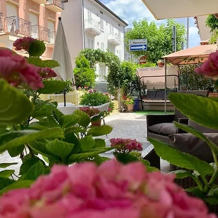 New Cirene Single With Full Package Pensionat Rimini